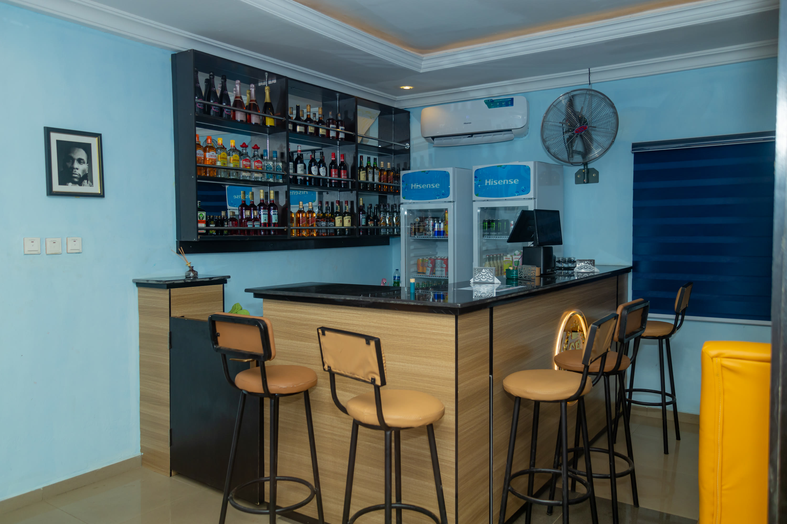 Bar — bar