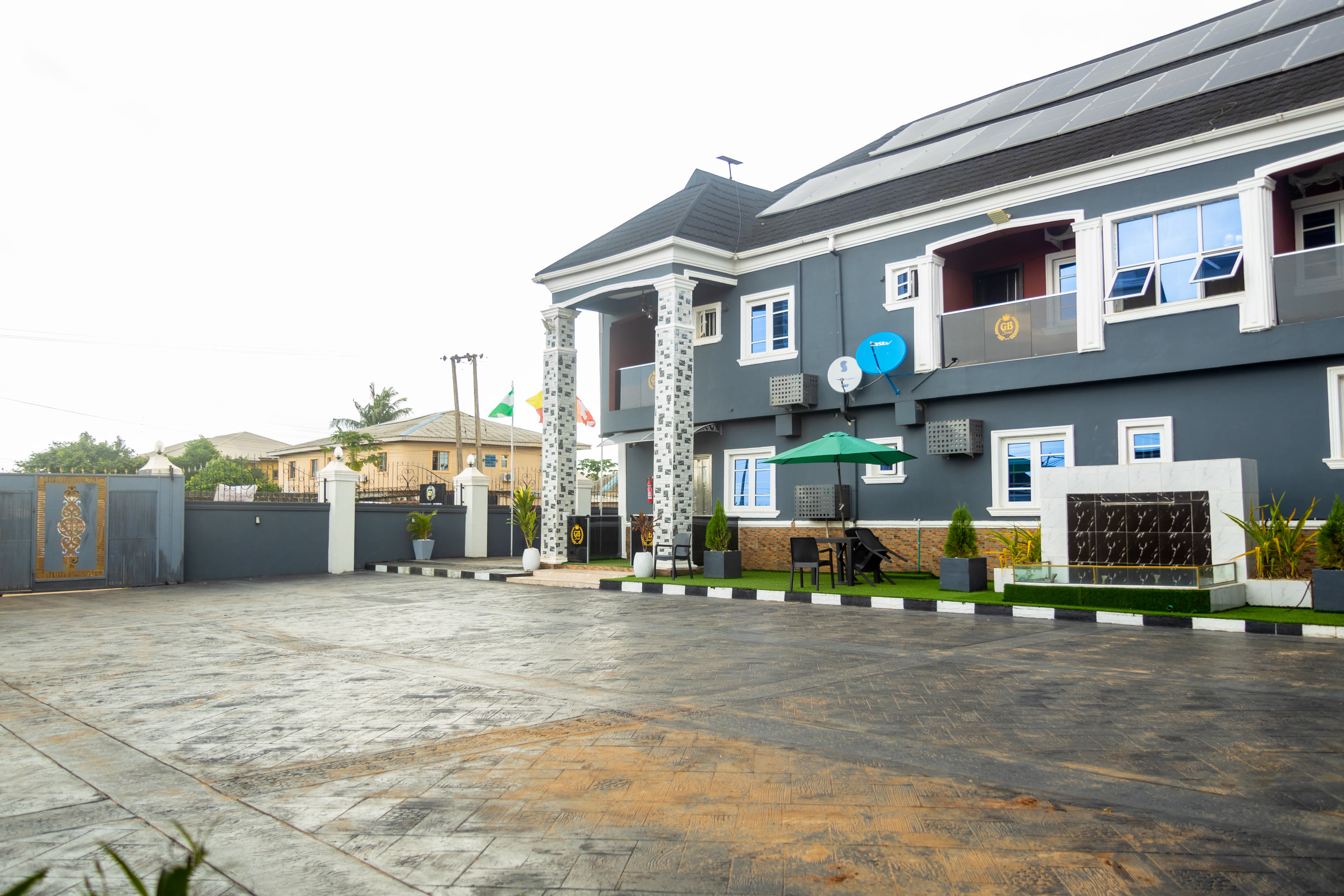 Building — front face 5